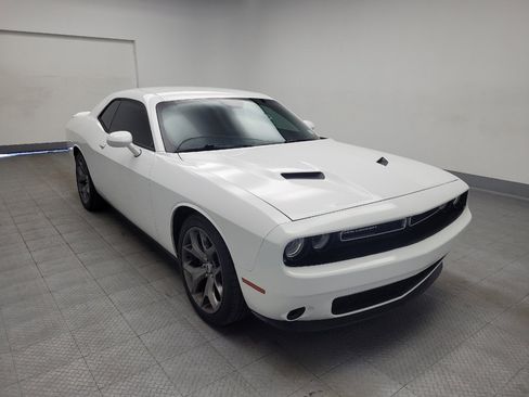 Used 2017 Dodge Challenger SXT RWD image 13