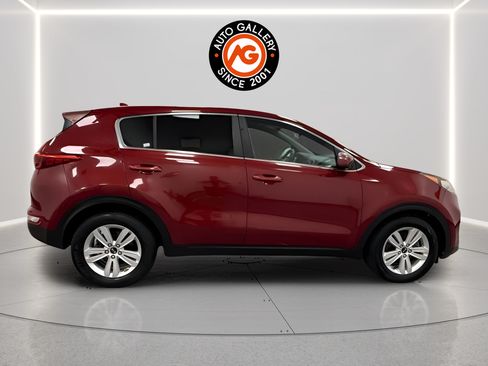 Used 2017 Kia Sportage LX FWD image 2