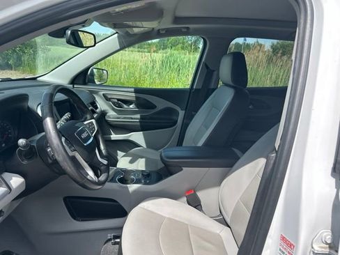 Used 2022 GMC Terrain SLT w/ Tech Package FWD image 8