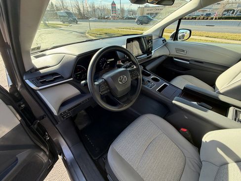 Used 2023 Toyota Sienna LE image 15