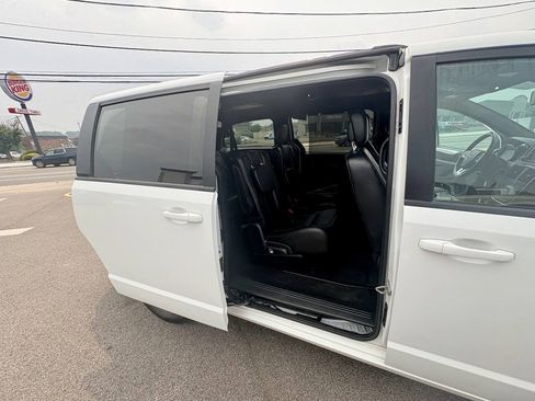 Used 2018 Dodge Grand Caravan GT FWD image 30