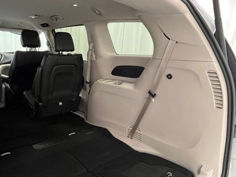Used 2023 Chrysler Pacifica Touring-L AWD/4WD image 50
