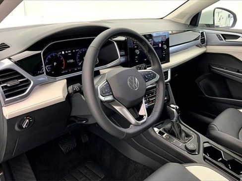 Used 2025 Volkswagen Taos SEL image 14