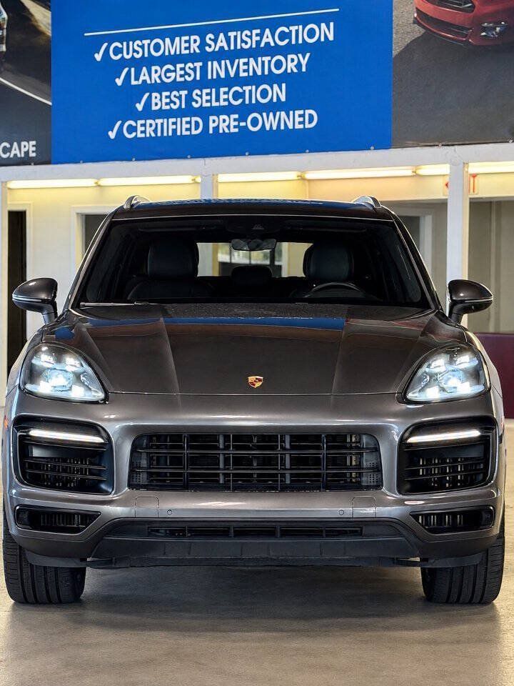 Used 2019 Porsche Cayenne S AWD/4WD image 2