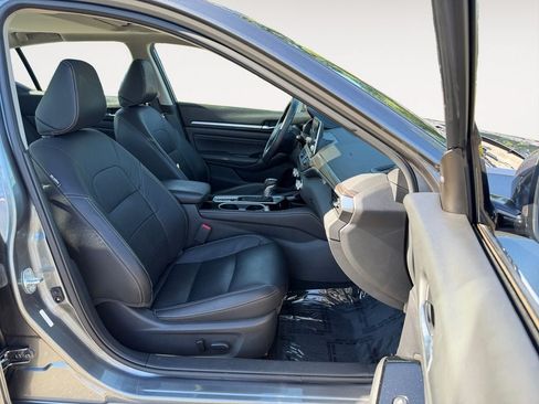 Used 2020 Nissan Altima 2.0 Platinum FWD image 24