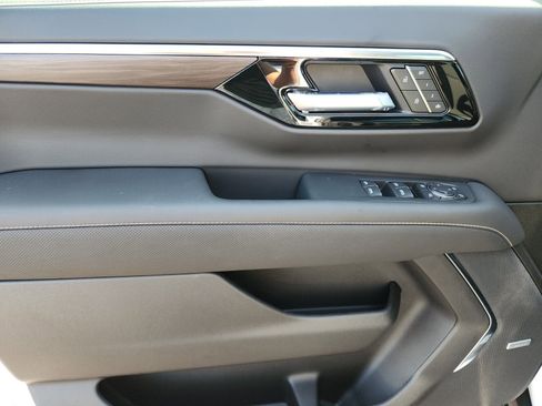 New 2026 Chevrolet Suburban Premier image 14