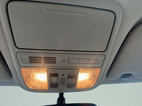 Used 2012 Honda Odyssey Touring image 17