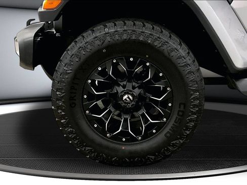 Used 2019 Jeep Wrangler Unlimited Sahara AWD/4WD image 33