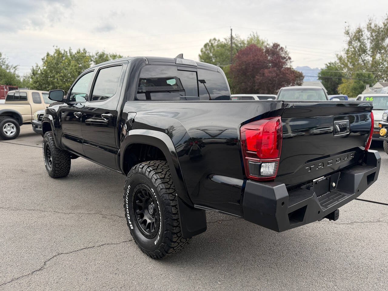 Used 2017 Toyota Tacoma TRD Sport w/ Premium & Technology Package AWD/4WD image 22