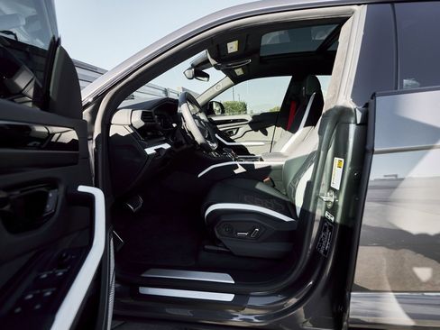 Used 2025 Lamborghini Urus SE image 29