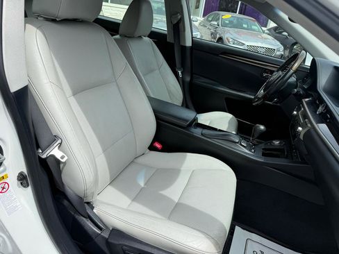 Used 2013 Lexus ES 350 w/ Luxury Pkg FWD image 13