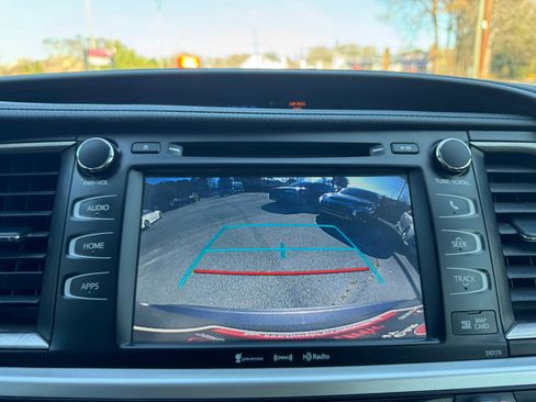 Used 2017 Toyota Highlander SE image 22