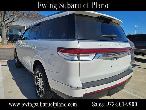 Used 2023 Lincoln Navigator Reserve image 3