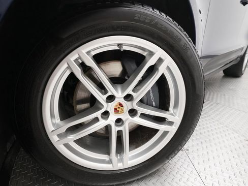 Certified 2024 Porsche Macan AWD/4WD image 26