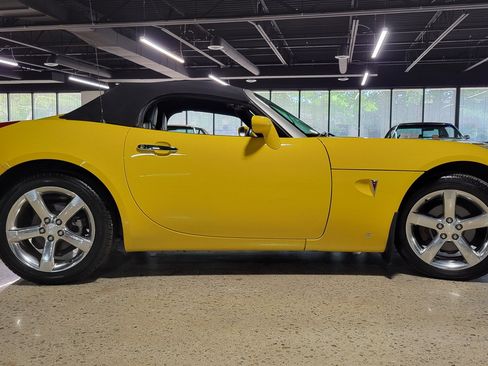 Used 2007 Pontiac Solstice Convertible w/ Premium Package RWD image 37