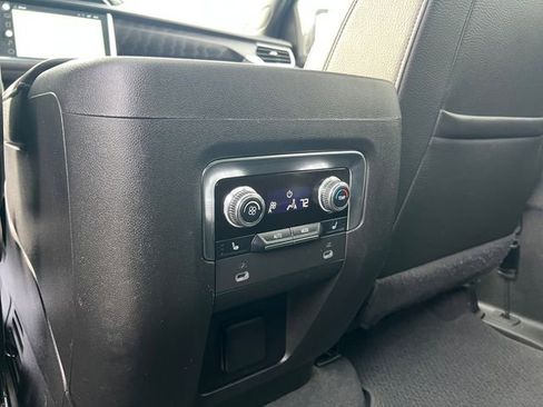 Used 2022 GMC Yukon XL Denali image 25