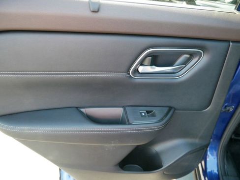 Used 2021 Nissan Rogue Platinum image 13