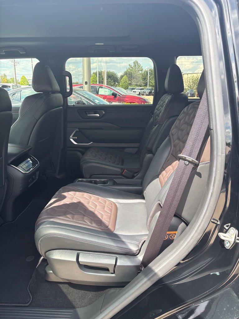 Certified 2025 Nissan Armada Platinum RWD image 4