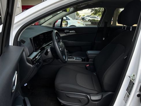Used 2026 Kia Sportage LX FWD image 10