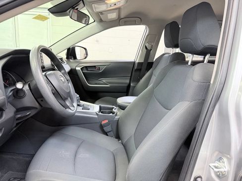 Used 2019 Toyota RAV4 LE w/ Carpet Mat Package AWD/4WD image 12