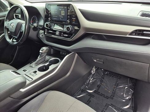 Used 2020 Toyota Highlander LE FWD image 22