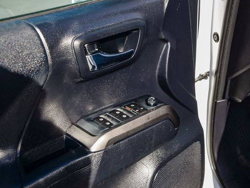 Used 2019 Toyota Tacoma TRD Off-Road image 24