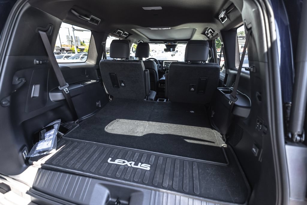 Used 2024 Lexus GX 550 w/ Accessory Package (Z1) AWD/4WD image 30