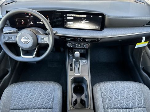 New 2025 Nissan Kicks SV image 10