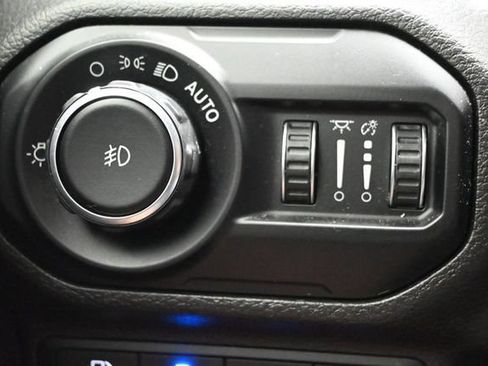 Used 2021 Jeep Wrangler Unlimited Sahara AWD/4WD image 17
