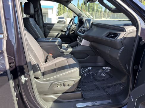 Used 2024 GMC Yukon SLT AWD/4WD image 10