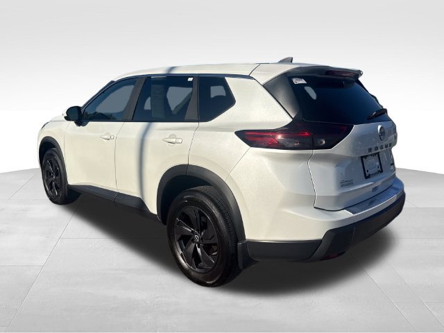 Certified 2026 Nissan Rogue SV AWD/4WD image 4