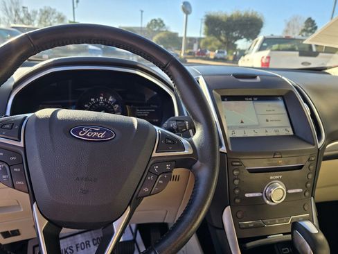 Used 2017 Ford Edge Titanium w/ Technology Package image 9