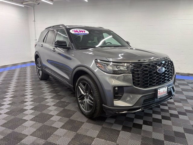 Used 2025 Ford Explorer ST-Line w/ ST-Line Street Pack AWD/4WD image 14