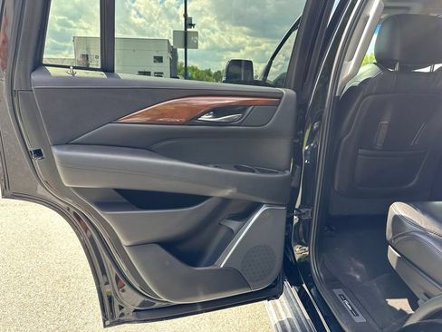 Used 2018 Cadillac Escalade Luxury AWD/4WD image 49