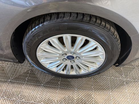 Used 2015 Ford Fusion SE FWD image 11