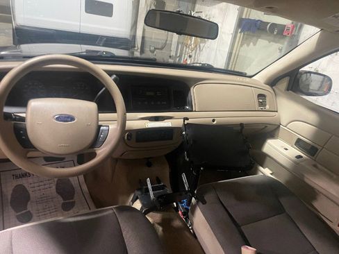 Used 2010 Ford Crown Victoria Police Interceptor image 12