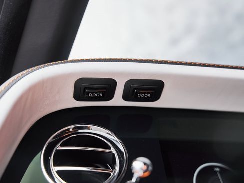 Used 2025 Rolls-Royce Cullinan image 68