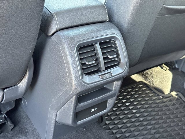 Certified 2025 Volkswagen Taos SE FWD image 28