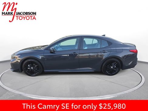 Used 2025 Toyota Camry SE image 14