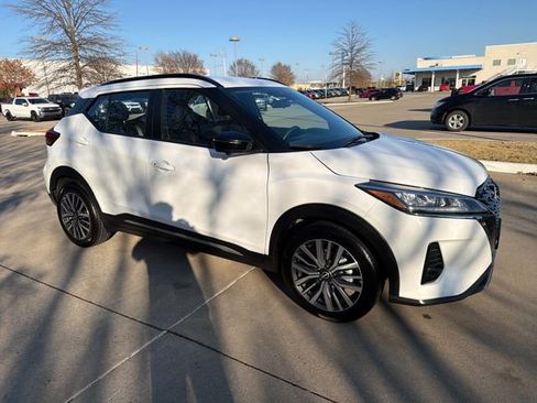 Used 2024 Nissan Kicks SR image 7