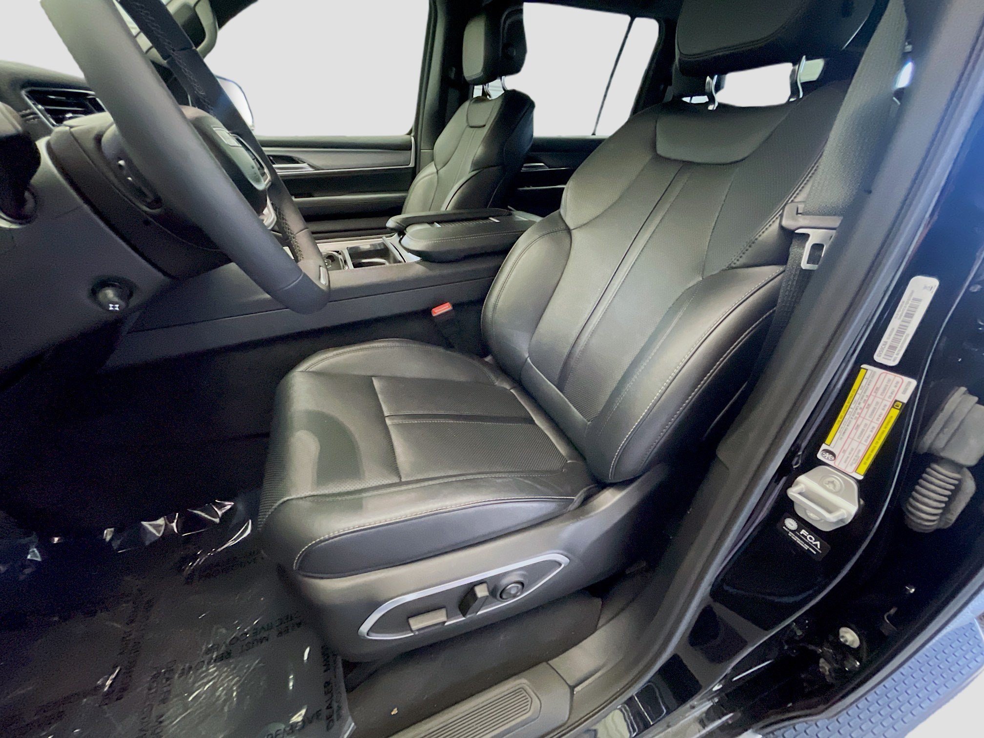 Used 2025 Jeep Wagoneer 4WD image 14