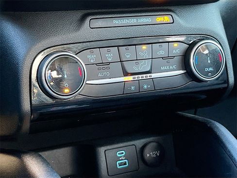 Used 2022 Ford Escape SE w/ SE Sport Appearance Package image 16