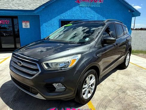 Used 2018 Ford Escape SE w/ SE Sync 3 Package FWD image 1