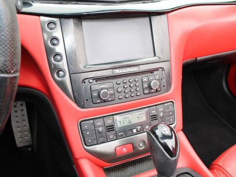 Used 2015 Maserati GranTurismo Sport image 19