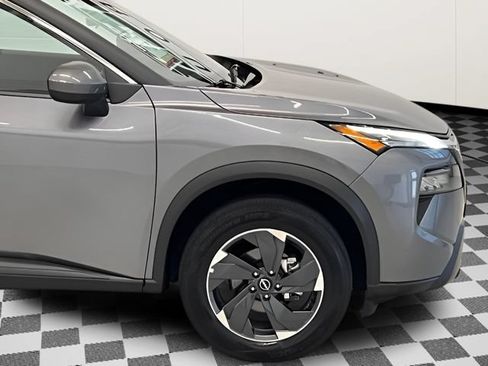 Used 2025 Nissan Rogue SV AWD/4WD image 5