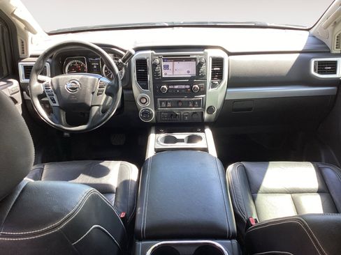 Used 2017 Nissan Titan PRO-4X w/ Pro-4x Convenience Package AWD/4WD image 10