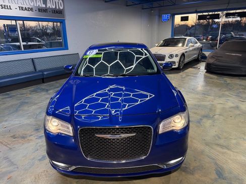 Used 2018 Chrysler 300 Touring L AWD/4WD image 5
