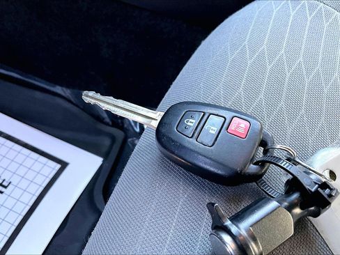 Used 2019 Toyota Tacoma SR w/ SR Convenience Package image 11