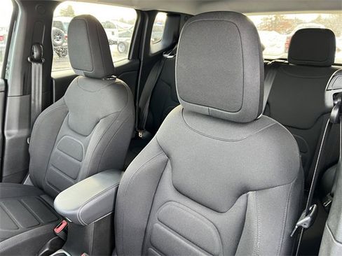 Certified 2022 Jeep Renegade Latitude w/ Convenience Group image 13