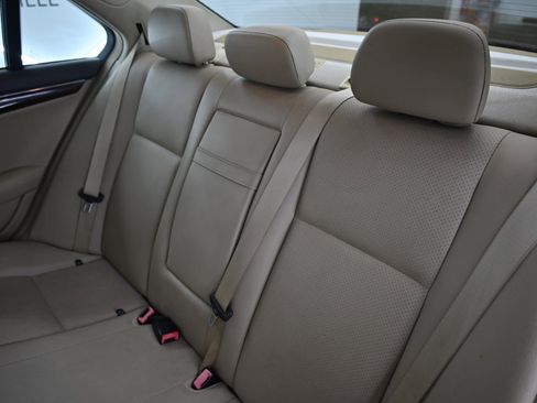 Used 2010 Mercedes-Benz C 300 Sport image 31